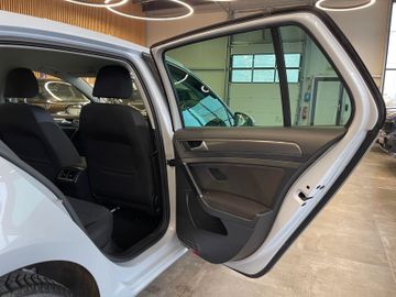 MYAUTOCENTER – Gebraucht- und Jahreswagen mit Werkstattservice in Pfaffenhofen Volkswagen Golf VII Lim. Comfortline BMTStart-Stopp*Klima*