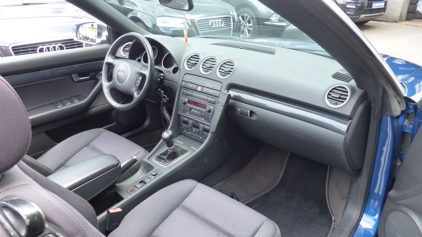 Audi A4 2.4 V6  Cabriolet.SCHALTER.ALU .SHZ. AHK CD.