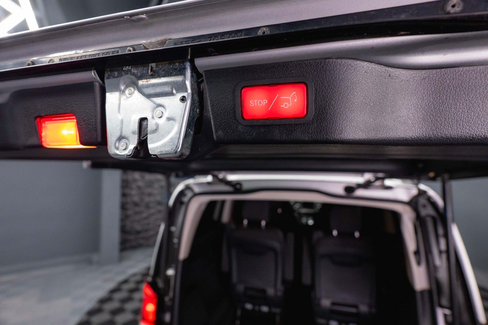 Fahrzeugabbildung Mercedes-Benz V 220 CDI EDITION Sport lang *ACC*DAB*6 Sitze*