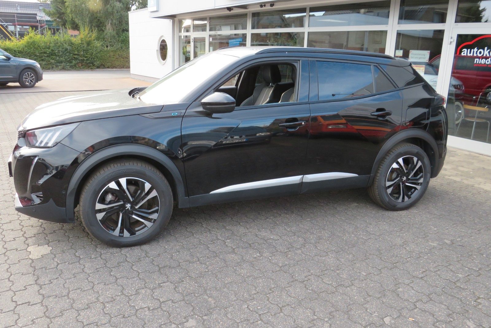 Fahrzeugabbildung Peugeot 2008 e- GT PDC KAMERA NAVI SITZH.