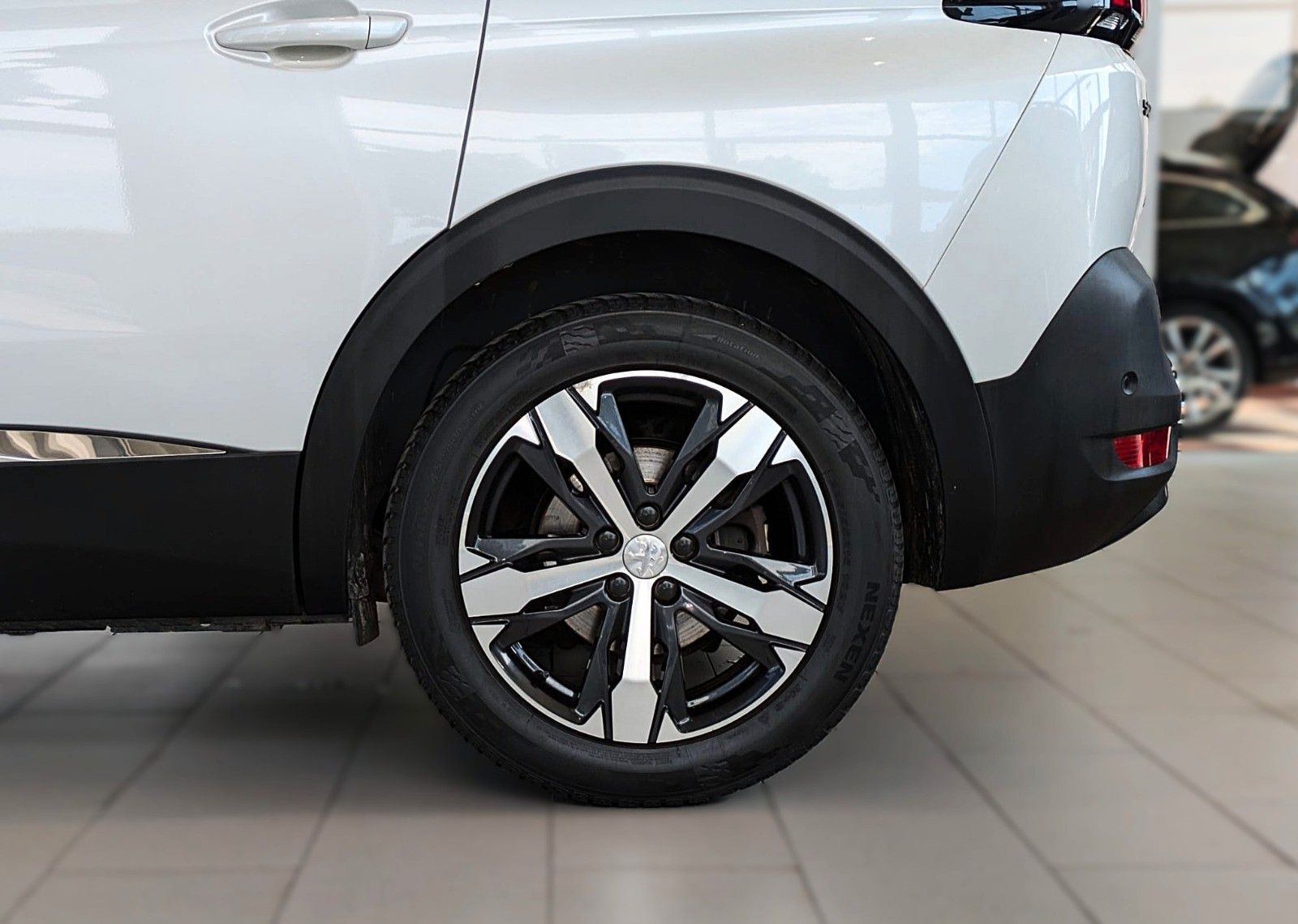 Fahrzeugabbildung Peugeot 5008 GT-LINE LEDER NAVI PANORAMA LED AHK 7-SITZE