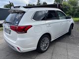 Mitsubishi Outlander 2.4 MIVEC PLUG-IN HYBRID 4WD Basis... - Mitsubishi Outlander in Kiel