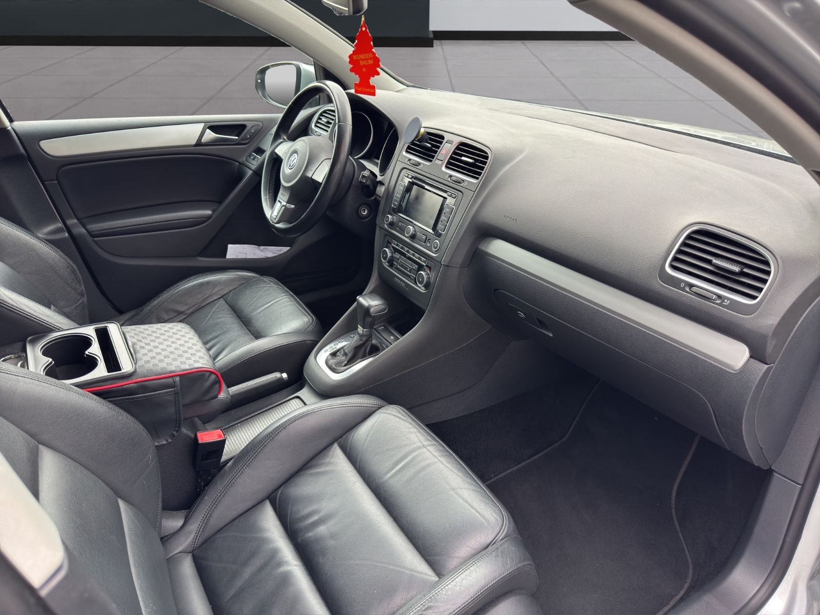 Fahrzeugabbildung Volkswagen Golf VI Highline*Automatik*Schiebedach*Vollleder