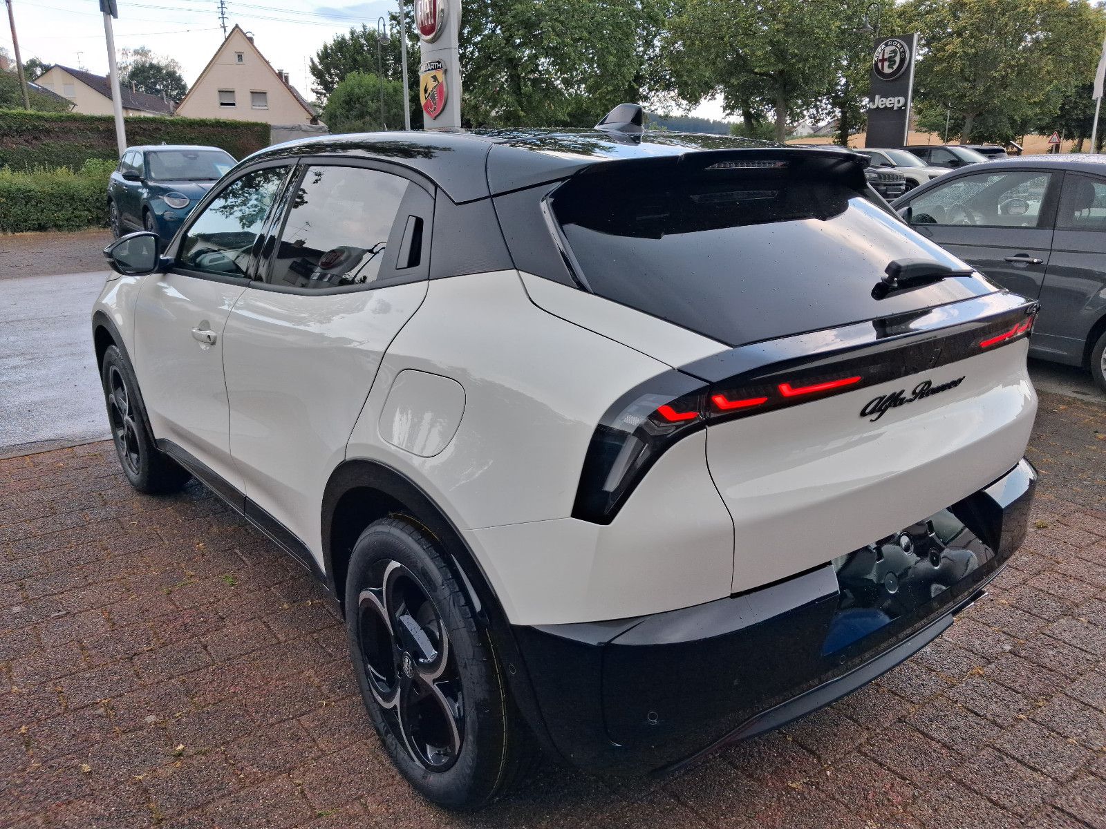 Fahrzeugabbildung Alfa Romeo Junior Ibrida 1.2 VGT 48V-Hybrid 107 kW Ti