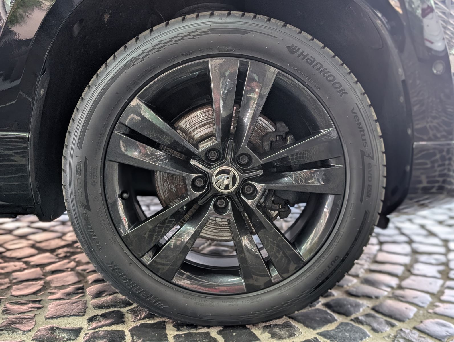 Fahrzeugabbildung SKODA Karoq Sportline 4x4 2.0 TSI ACC APP 4xSHZ AMBI