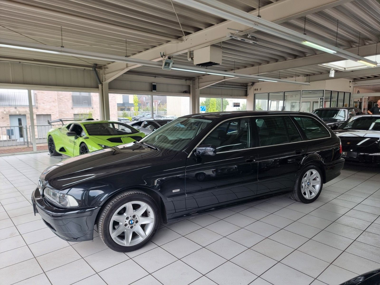 Fahrzeugabbildung BMW 530i Exclusive touring/2. Hand/1A Zust.+Historie