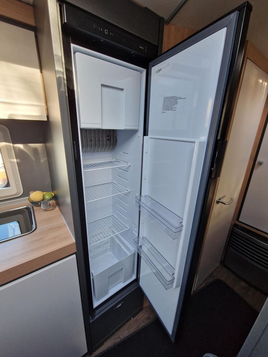 Fahrzeugabbildung Knaus Sport 500 KD 3 Stockbett mit Garagentür, 1800 kg