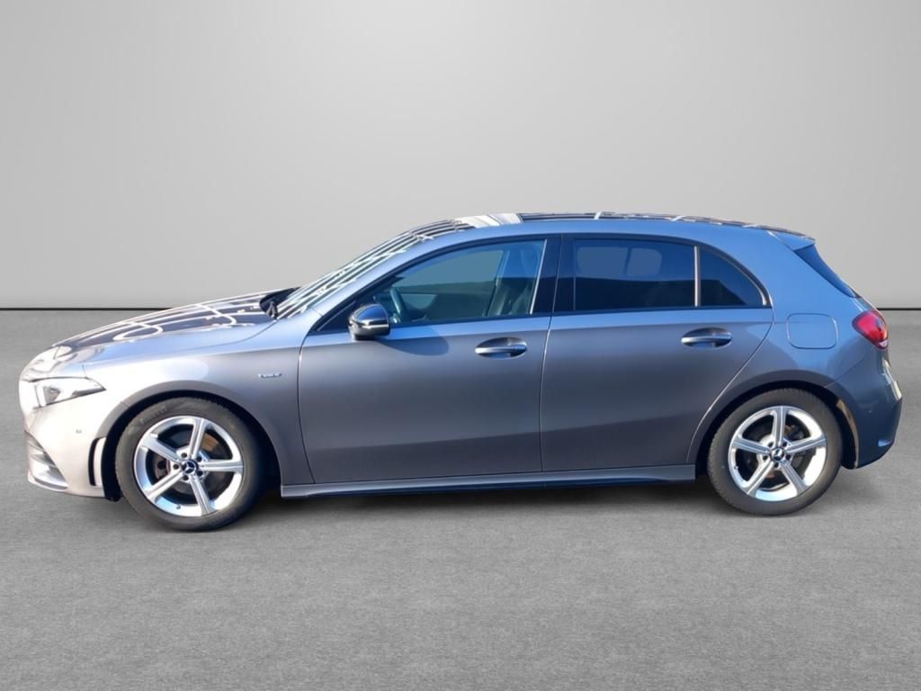 Fahrzeugabbildung Mercedes-Benz A 200 Kompaktlimousine AMG Line*Night Paket*LED