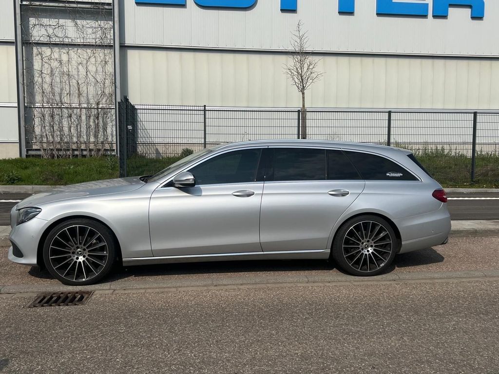 Image of Mercedes-Benz E 220