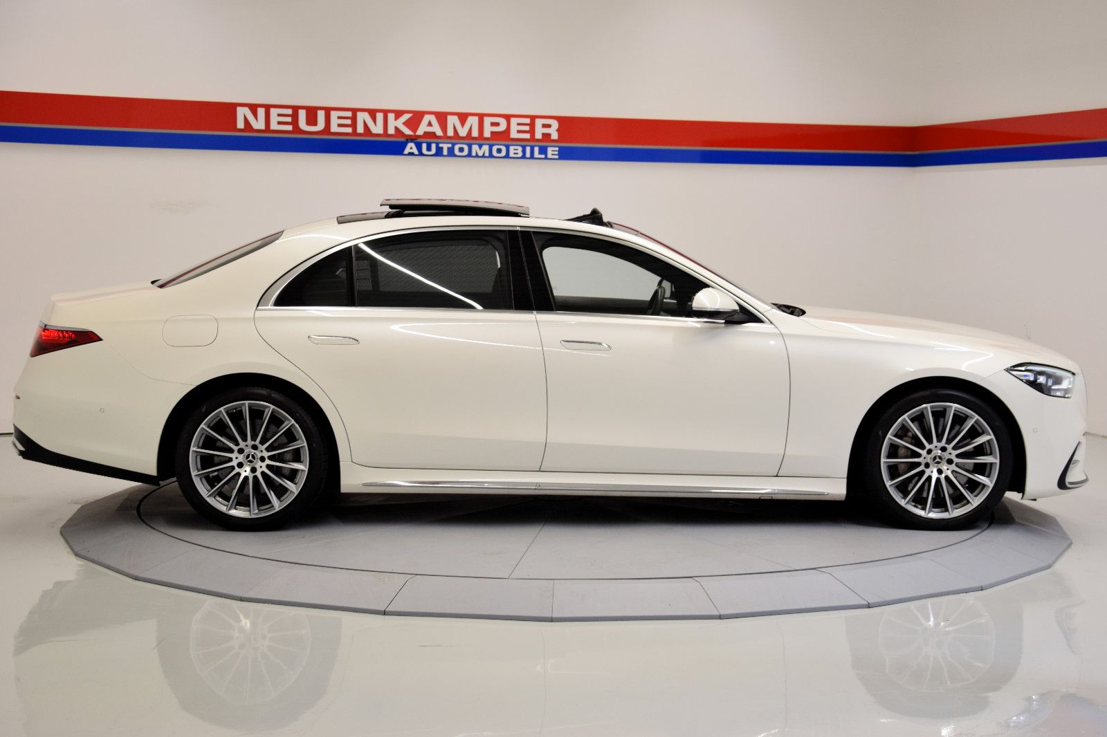 Fahrzeugabbildung Mercedes-Benz S 400 d Lang 4Matic AMG Pano Hinterachslenkung