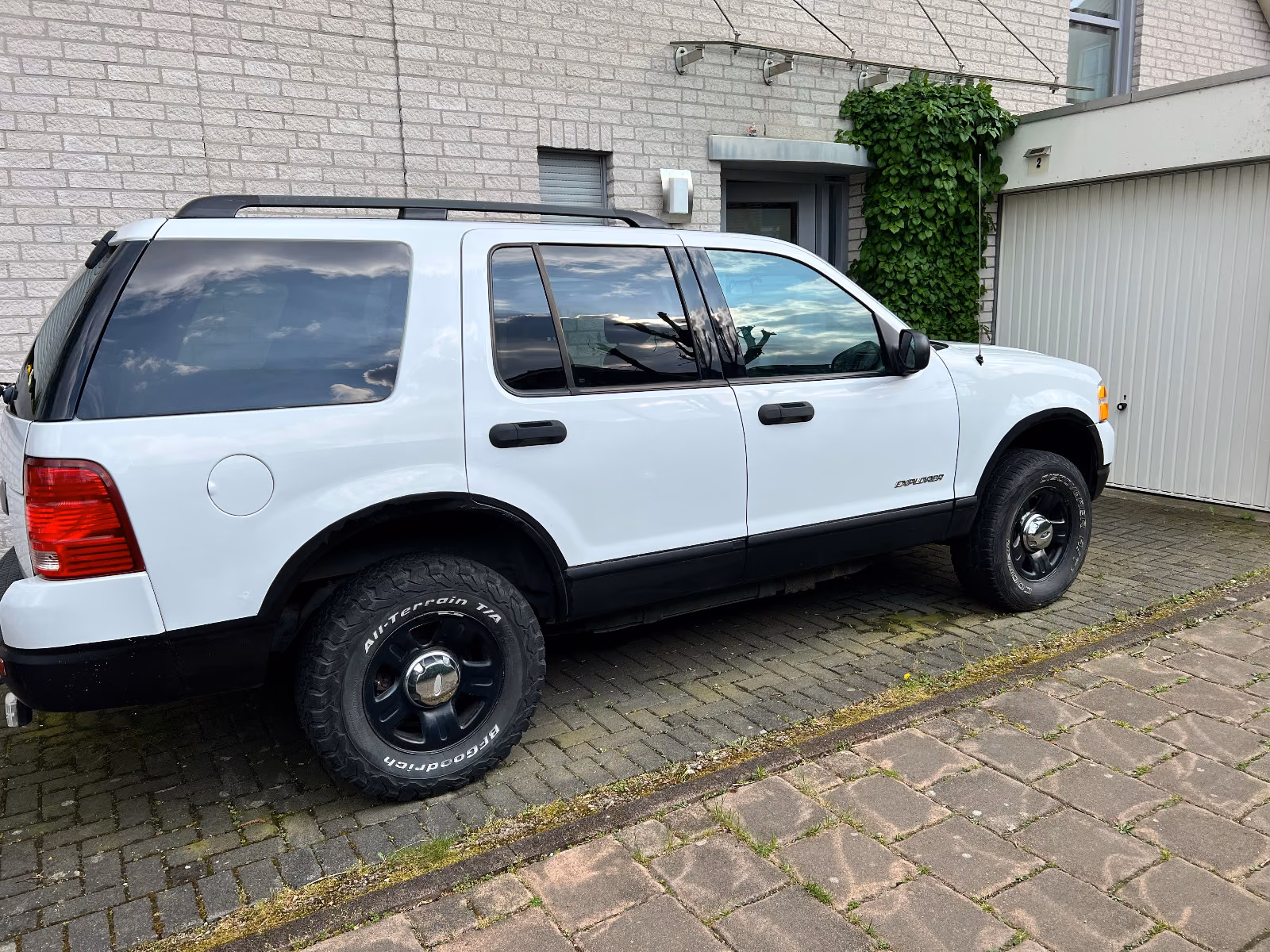 Ford Explorer 2004 — вигляд ззаду