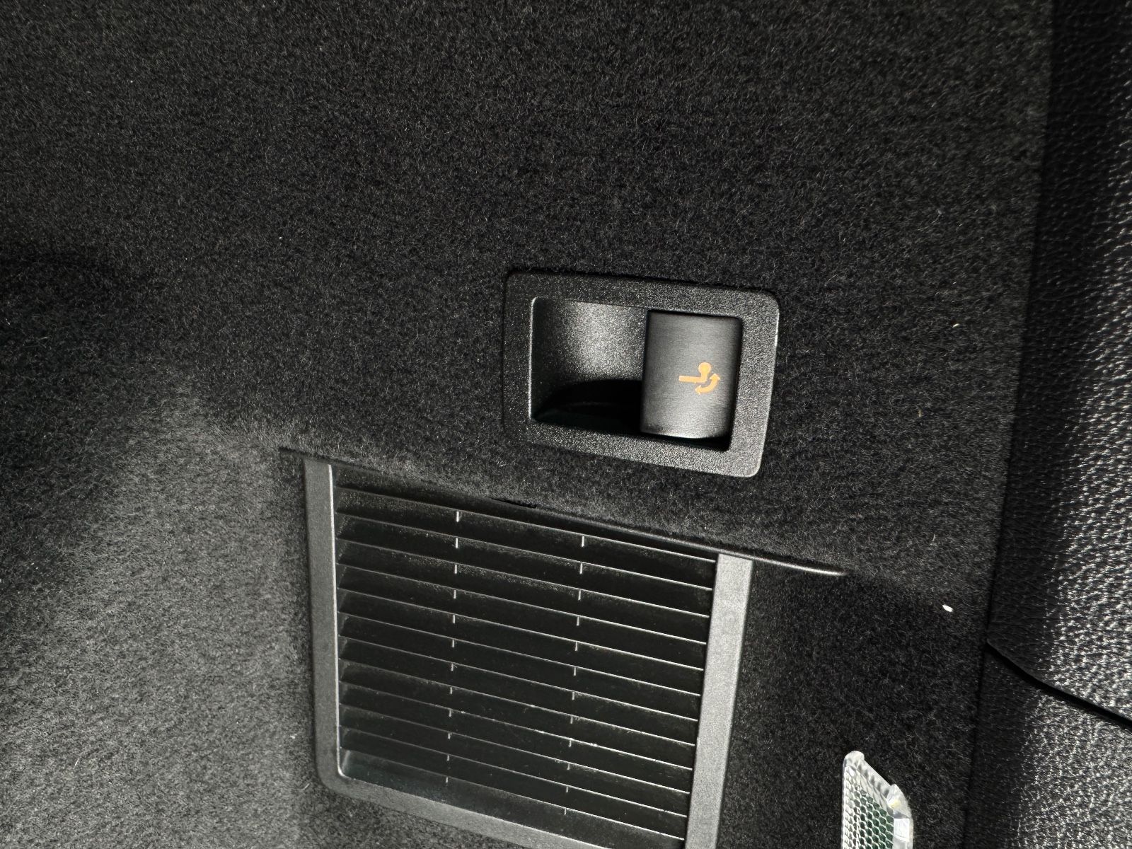 Fahrzeugabbildung SKODA Kodiaq Sportline 4x4|DSG|7-SITZER|AHK|ACC