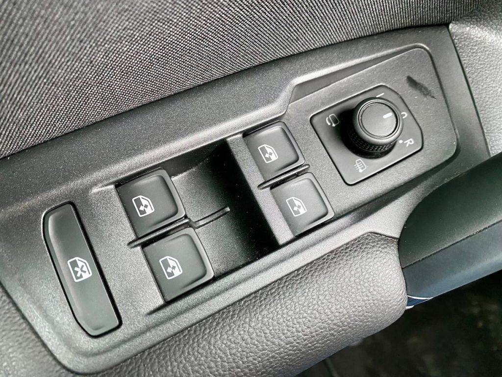 Fahrzeugabbildung Volkswagen Tiguan 1.5 TSI Life AAC NAVI SHZ PDC MASSAGE