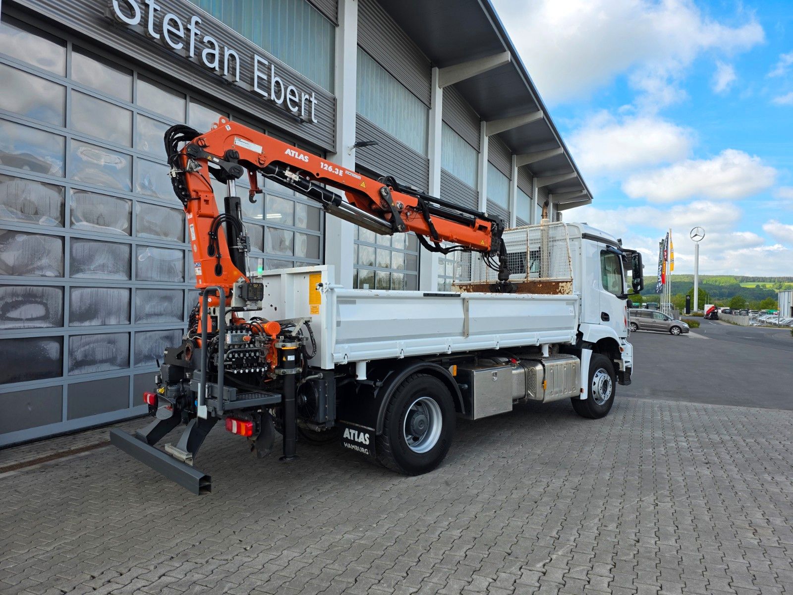 Fahrzeugabbildung Mercedes-Benz Arocs 1835 KK Heckkran Atlas 126.3E-A3L Funk