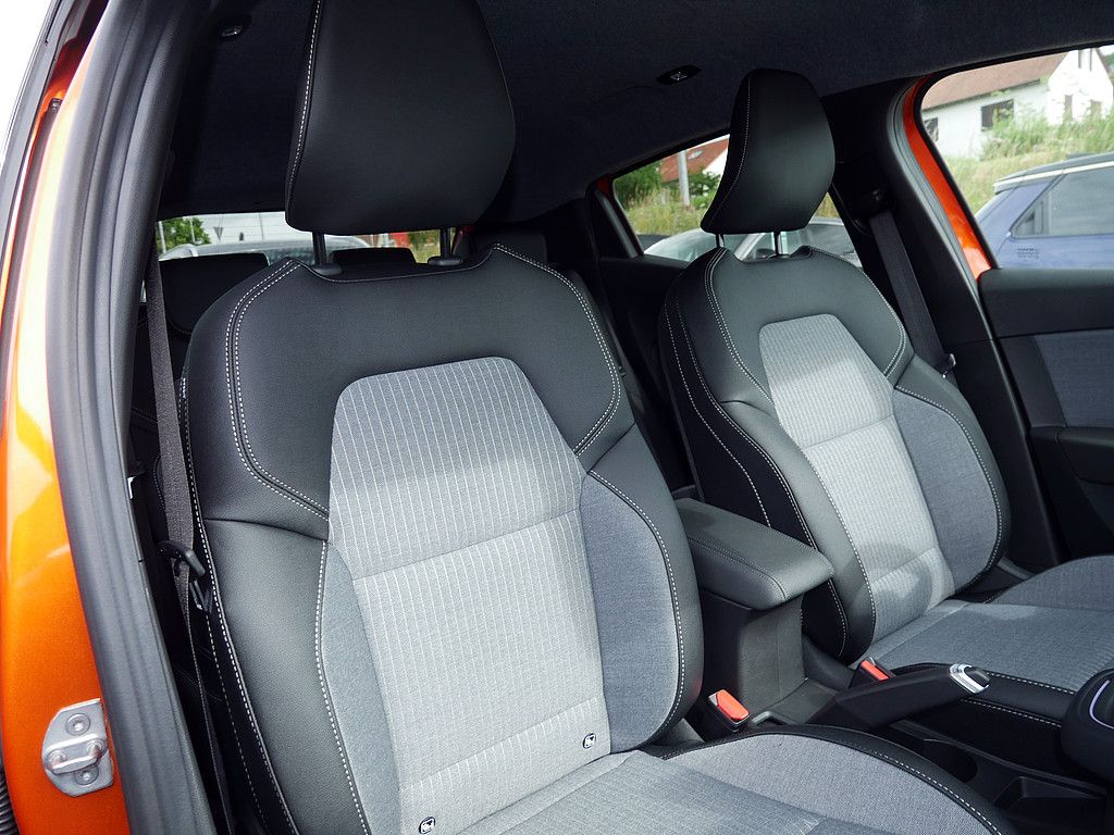 Fahrzeugabbildung Renault Clio Techno TCe 90