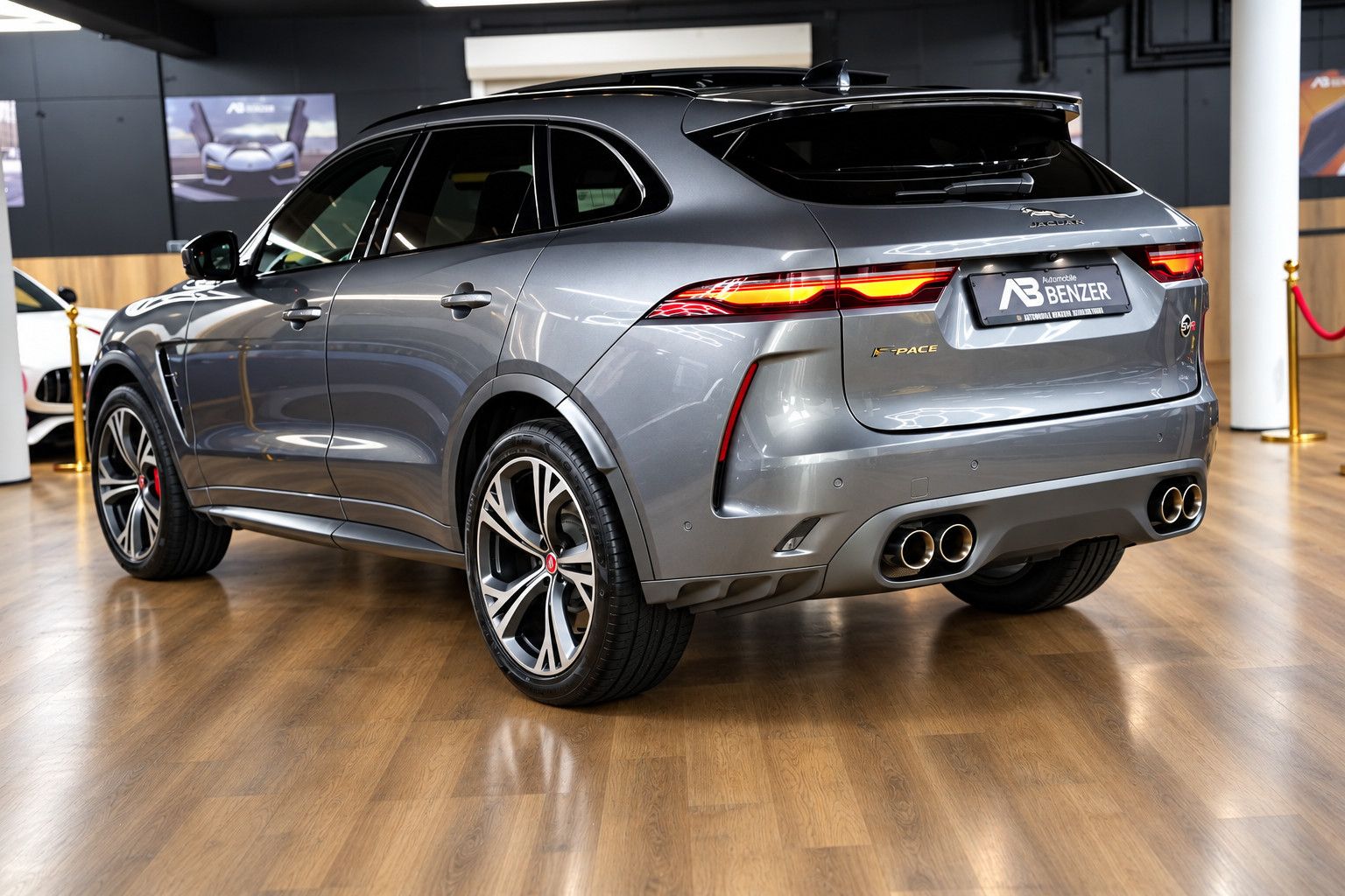 Fahrzeugabbildung Jaguar F-Pace  SVR /PANO/MERIDIAN/HUD/360°KAM/MEMORY