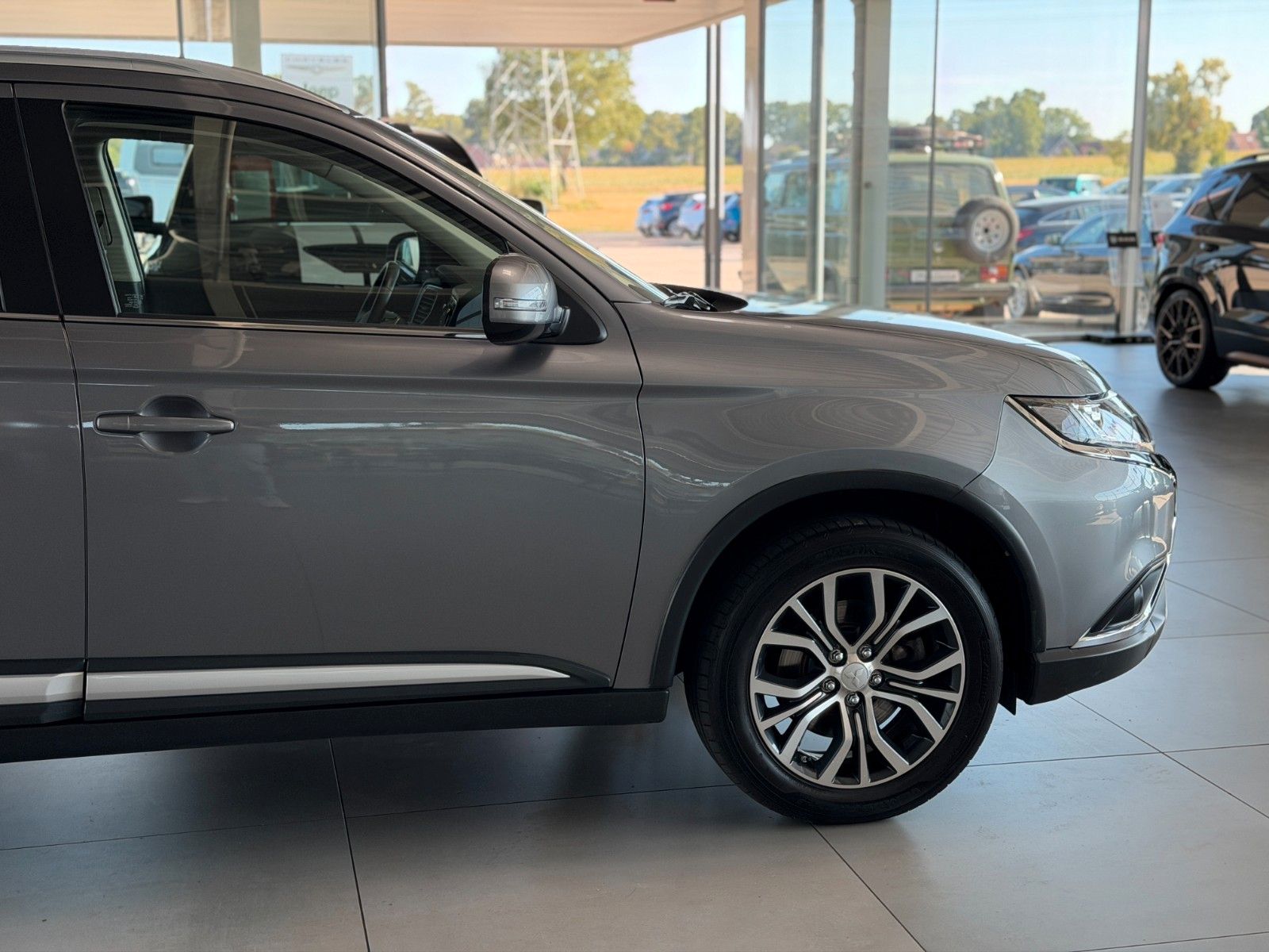 Fahrzeugabbildung Mitsubishi Outlander 2.0 Diamant Edition 2WD "AHK"