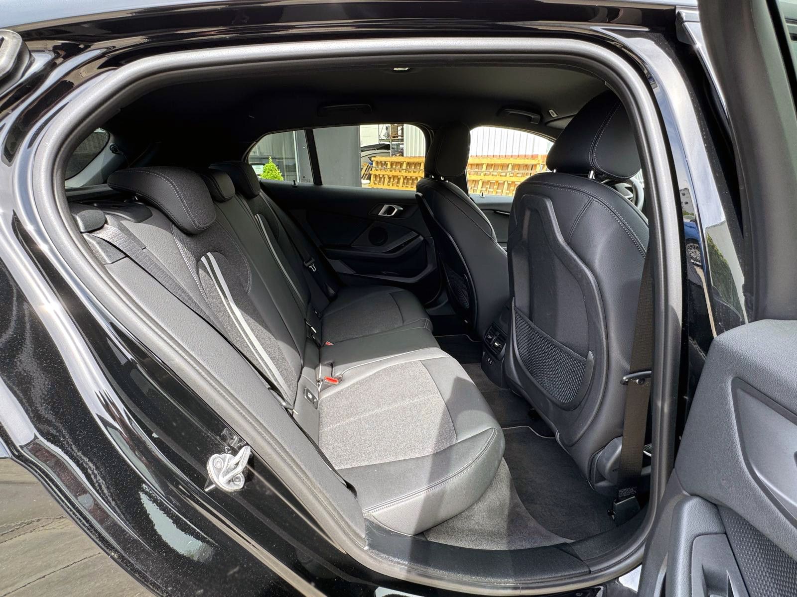 Fahrzeugabbildung BMW 118i Steptr. Sport-Line LED SHZ PDC CarPlay NAV