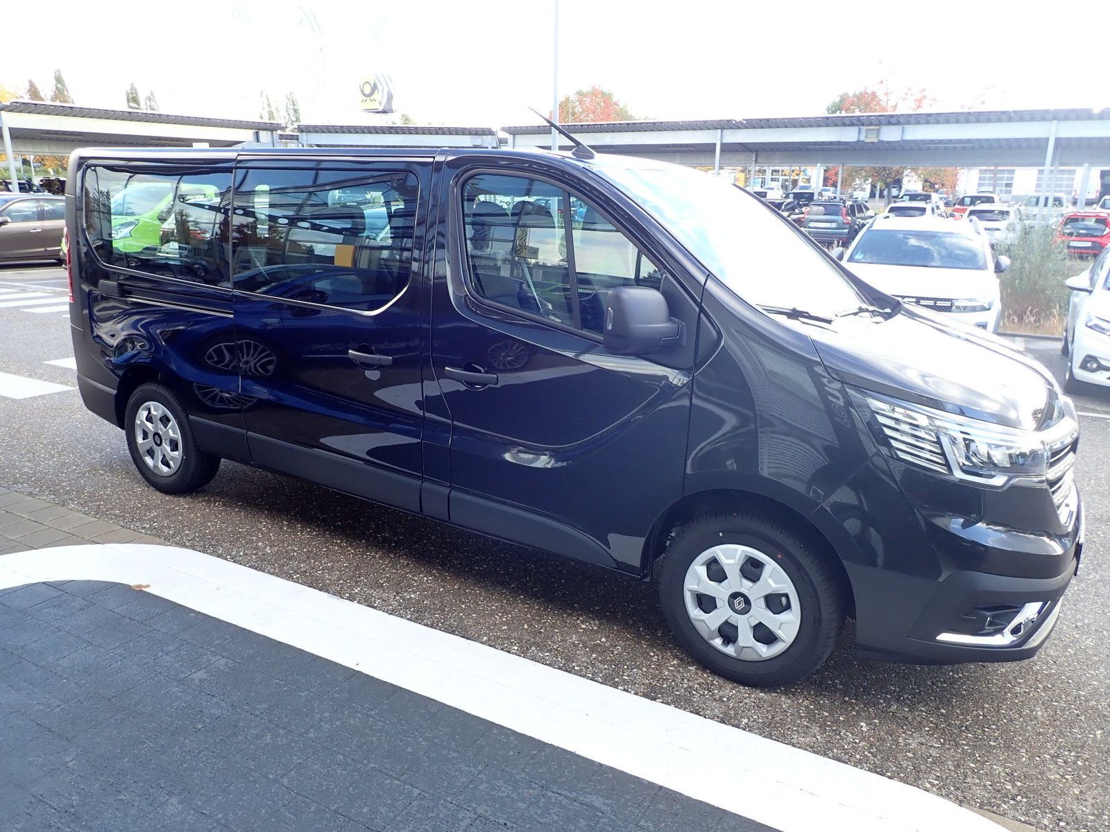 Fahrzeugabbildung Renault Trafic Pkw Grand Authentic Blue dCi 150 MY24