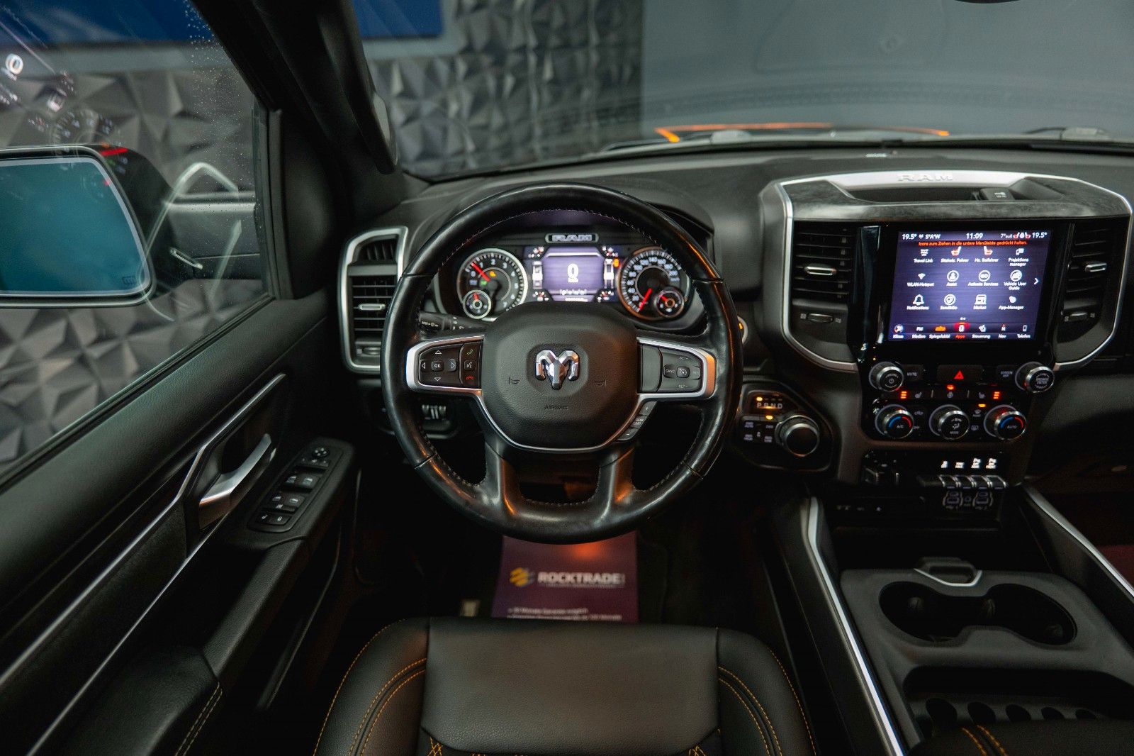 Fahrzeugabbildung Dodge RAM 5.7 V8 HEMI 4x4 OFFROAD Night HarleyDavidson