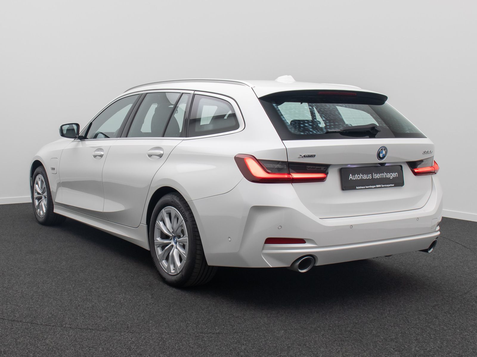 Fahrzeugabbildung BMW 330e xD Panorama HUD H/K AHK Alarm Sport Leder