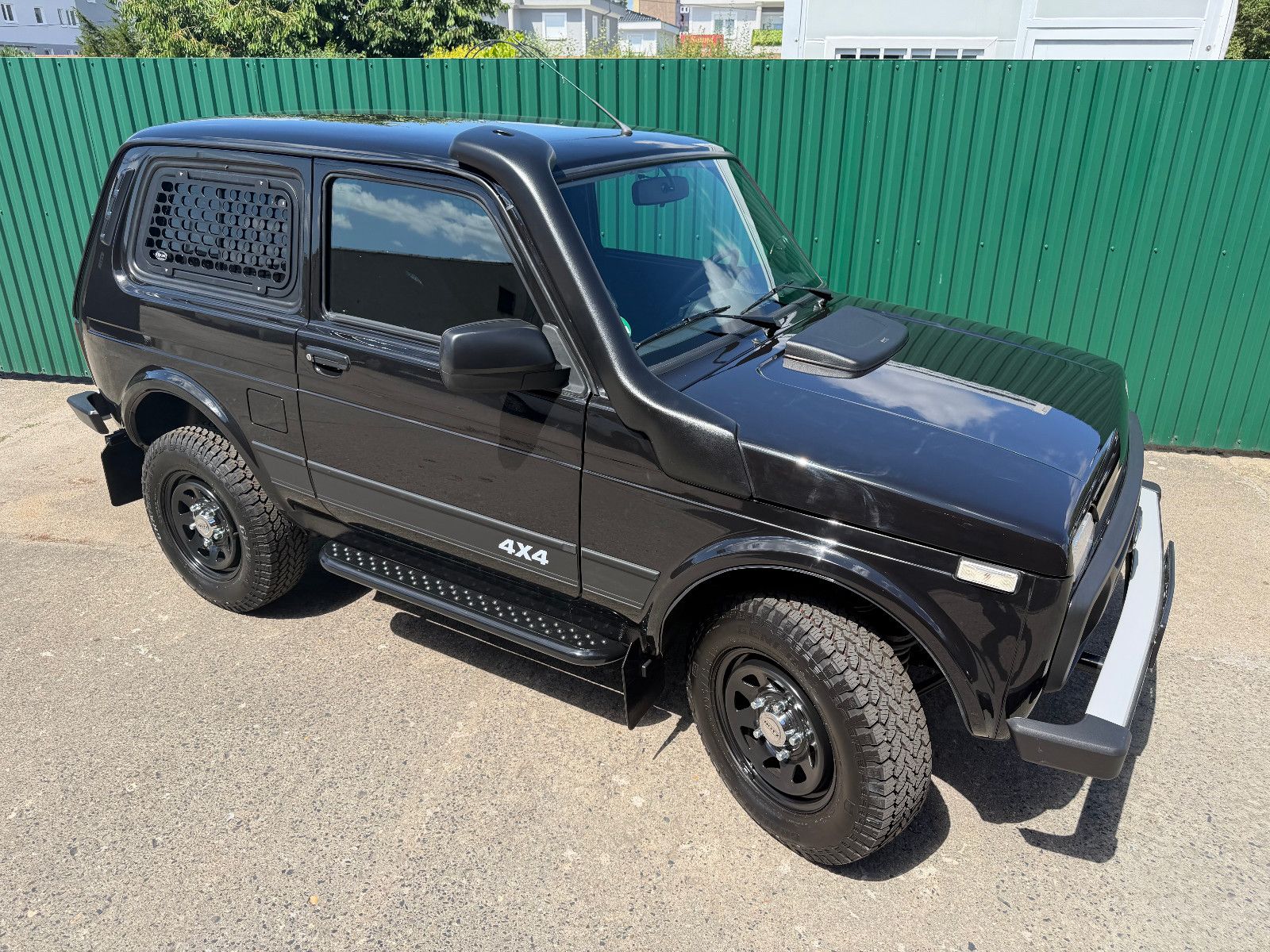 Fahrzeugabbildung Lada NIVA ! NEUE VIP-2-AUSST.! LEGEND "PREMIUM PLUS"!