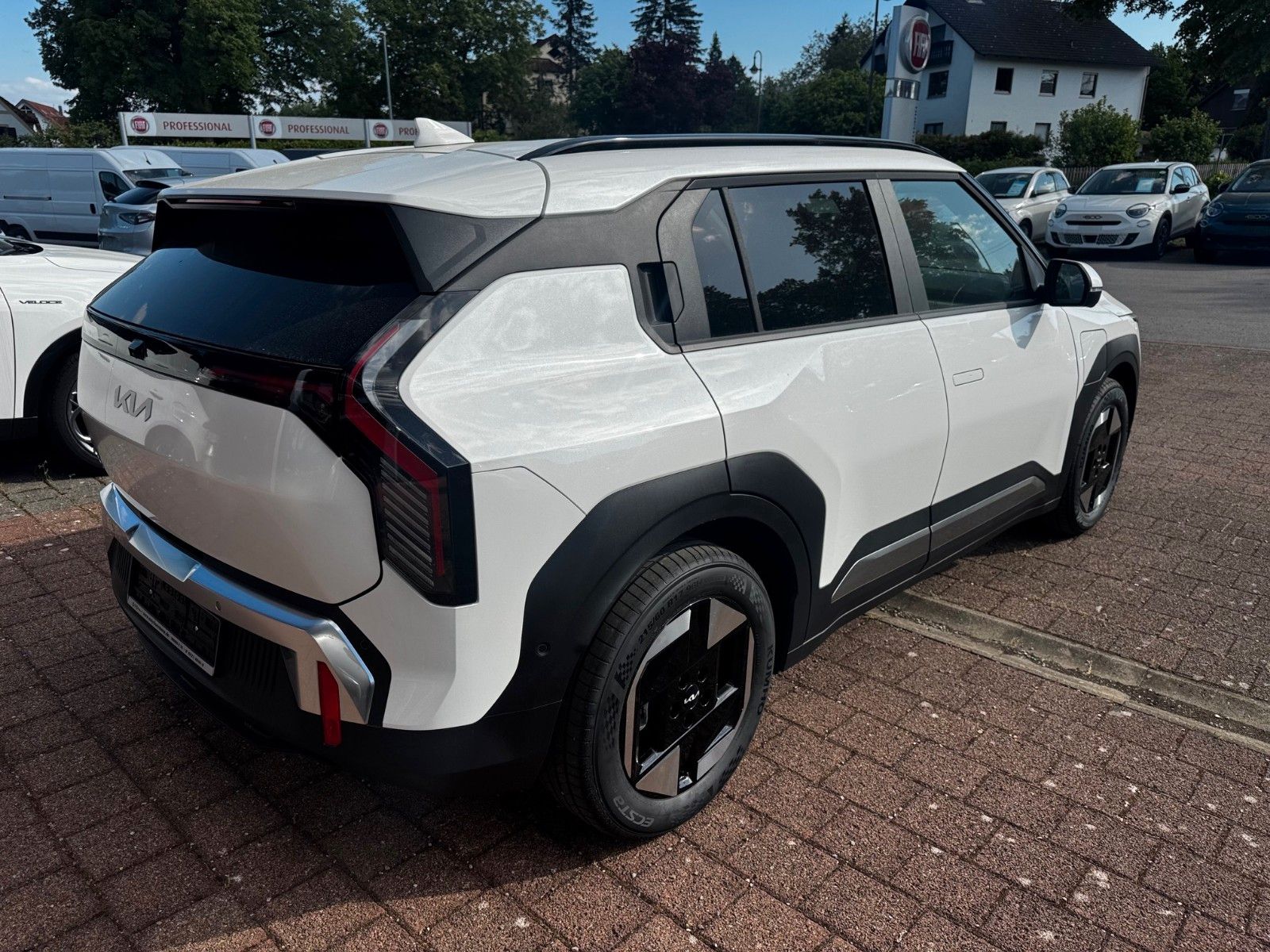 Fahrzeugabbildung Kia EV3 81.4 EARTH WIC BUS UPG DWP