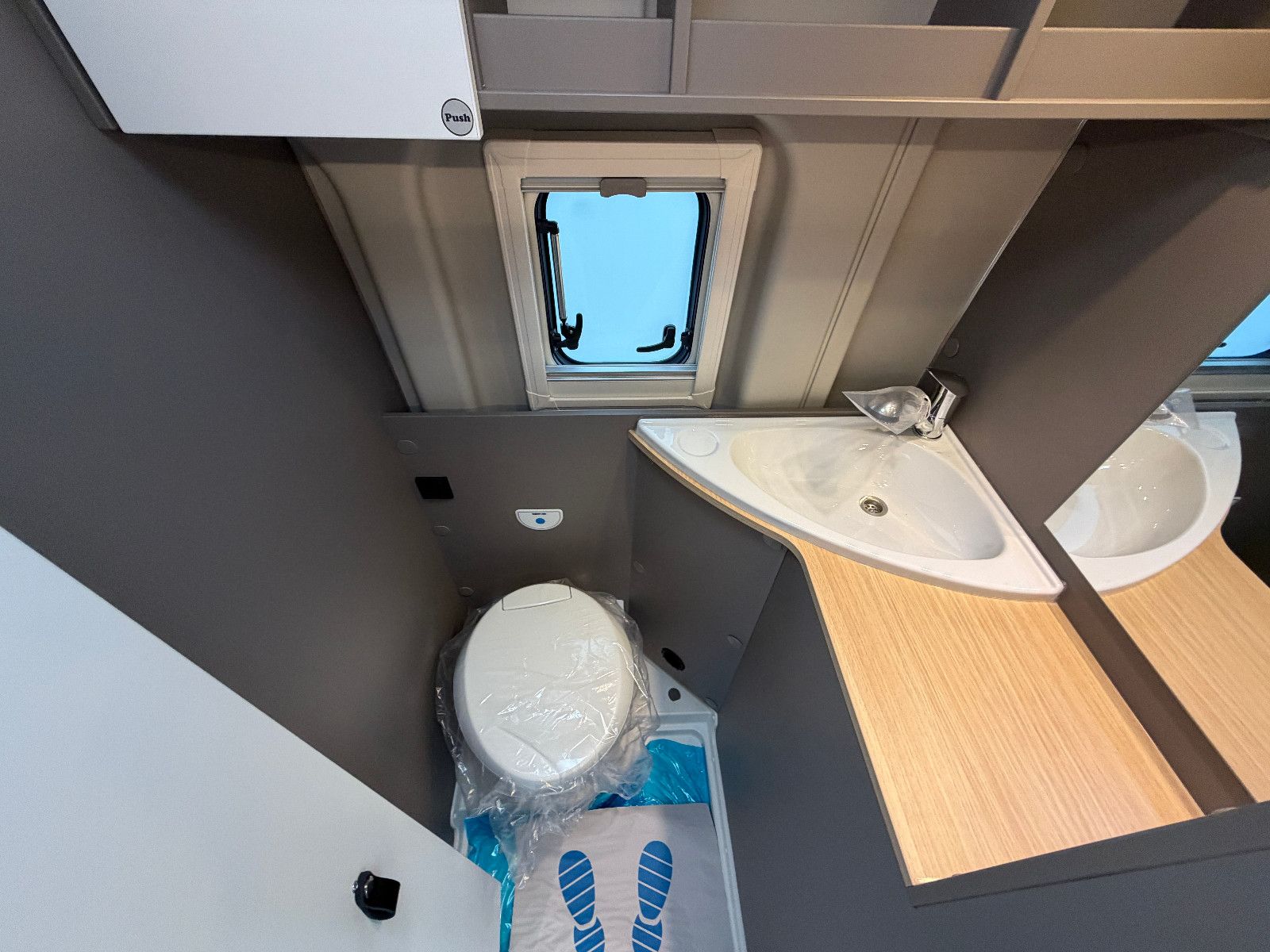 Fahrzeugabbildung LMC Innovan 603 - 70Jahre Sondermodell