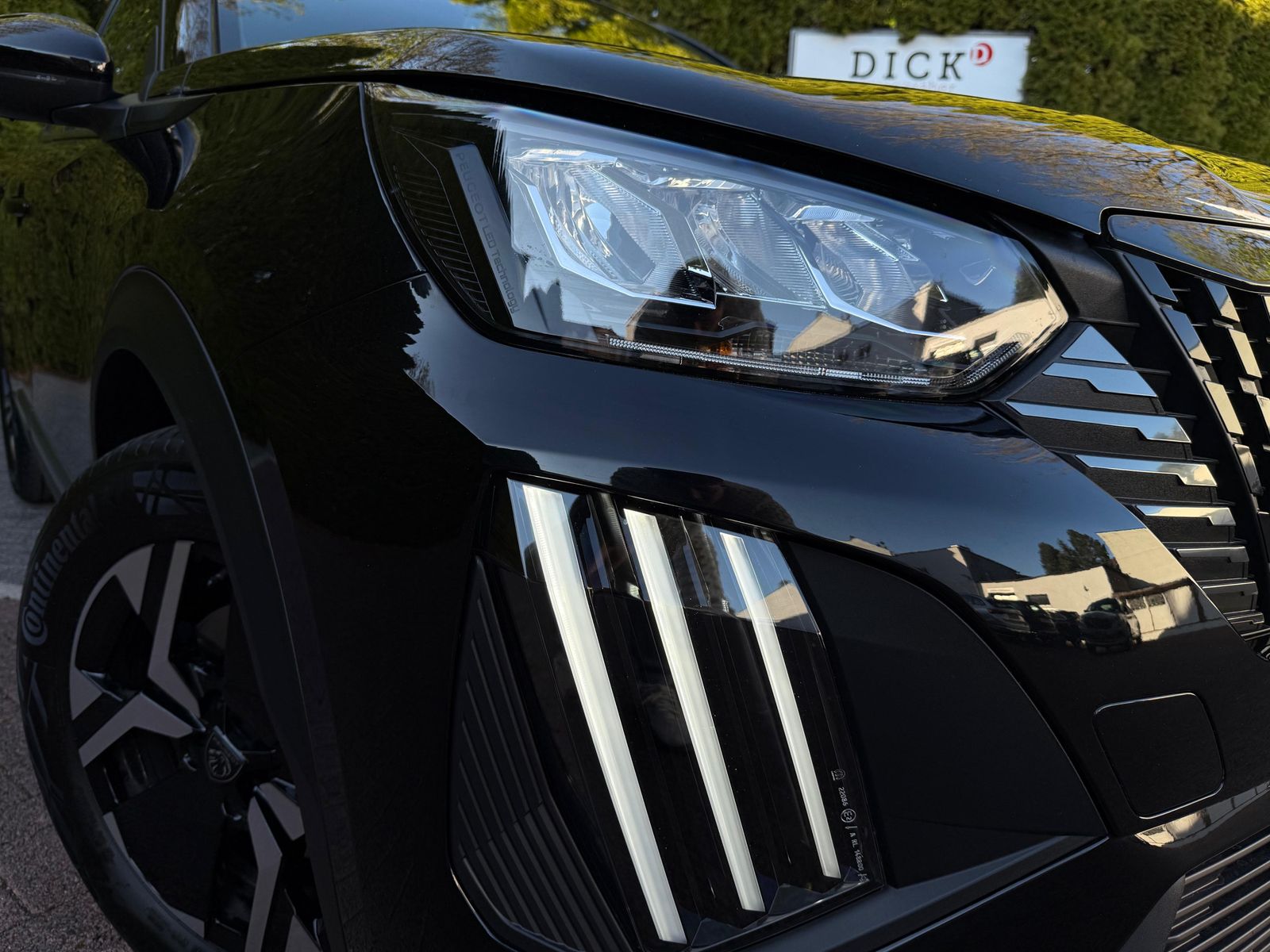 Fahrzeugabbildung Peugeot 2008 1.5Blue-HDI Allure LED+NAV+SHZ+AHK+KAM+VIRT