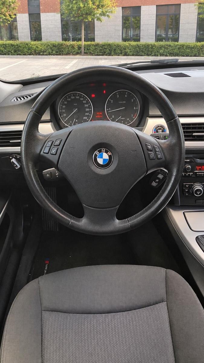 BMW 318 2010 — photo 14