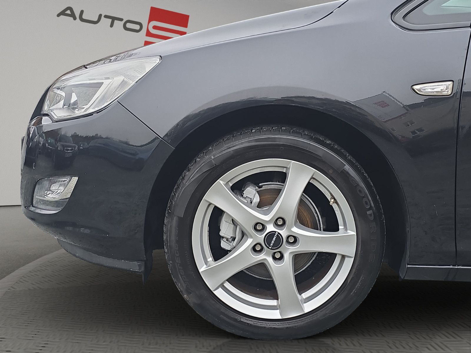 Fahrzeugabbildung Opel Astra J Lim. 5-trg Design Edition Klima Tempomat