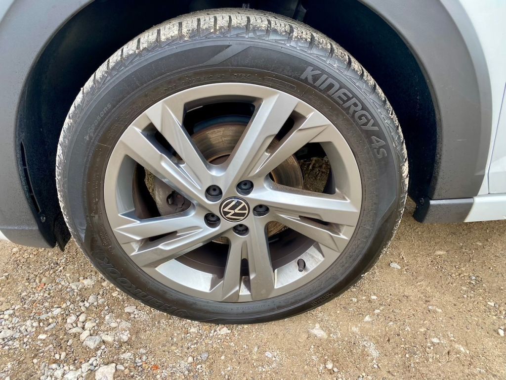 Fahrzeugabbildung Volkswagen Taigo 1.5 DSG R-Line AAC SHZ GJR KAMERA