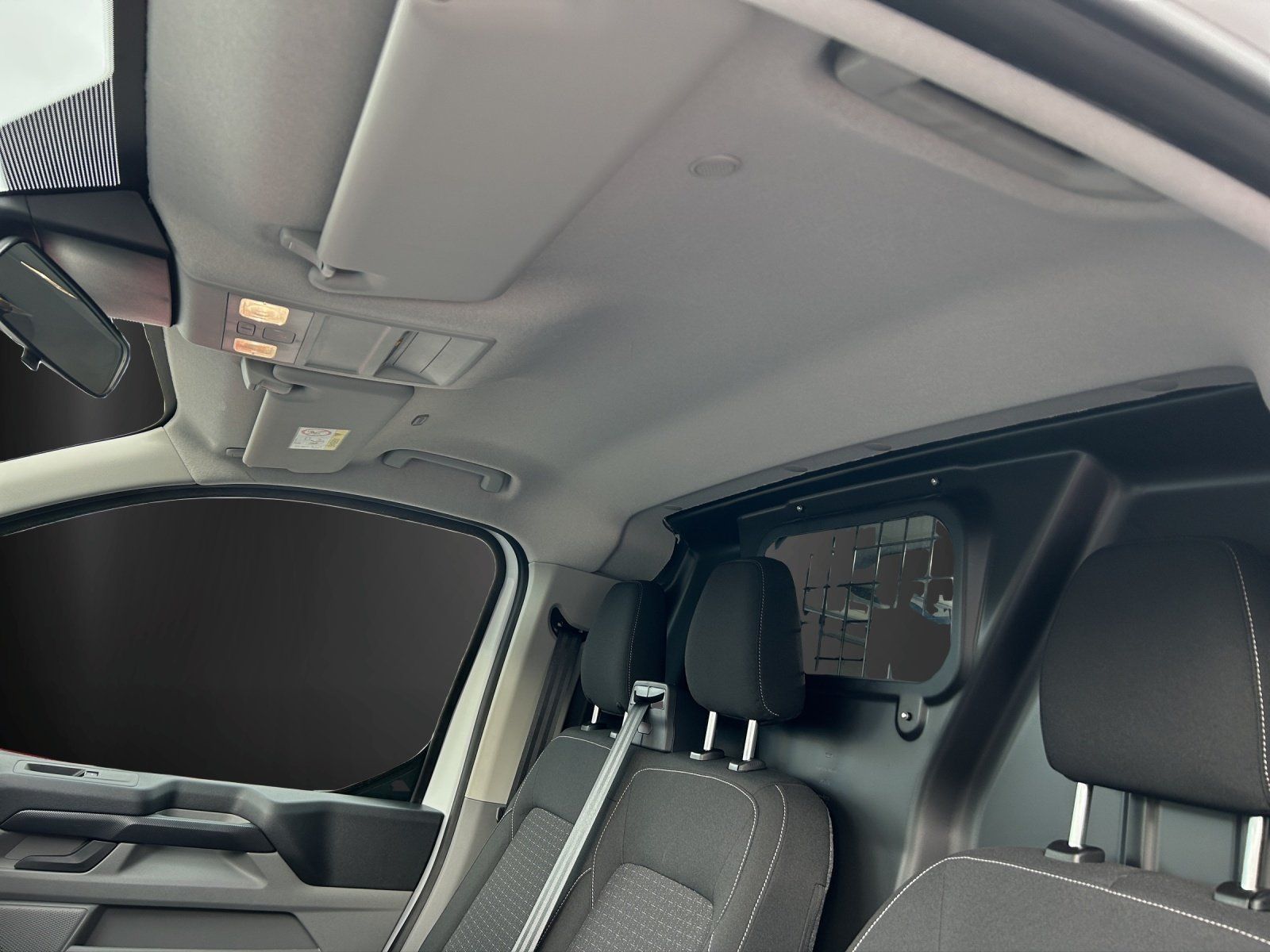 Fahrzeugabbildung Ford Transit Custom 320L1 AHK Klima LED GJR PDC