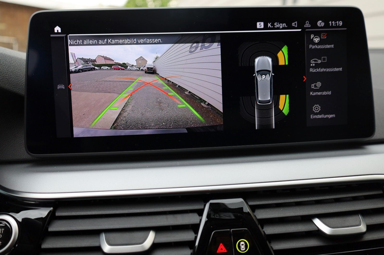 Fahrzeugabbildung BMW 520d xDrive Touring Leder,Navi,LED,Kamera,SH+Sta