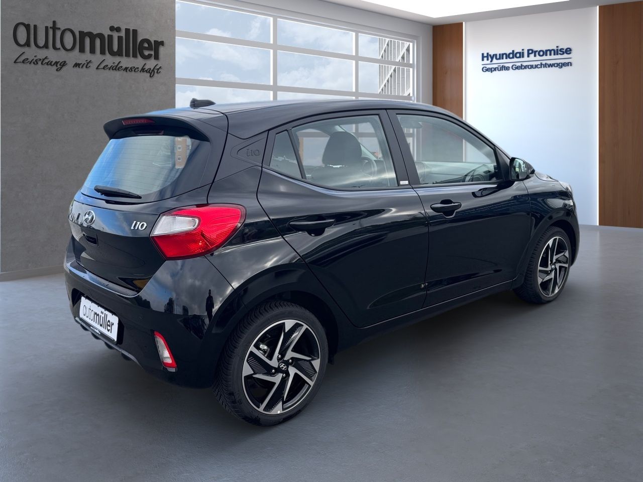 Fahrzeugabbildung Hyundai i10 TREND NAVI*KLIMAAT*TEMPOM*DAB*SHZ*LHZ*DAB*