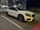 Mercedes-Benz GLA 200 AMG-Line Night-Paket Sport Ambiente Com