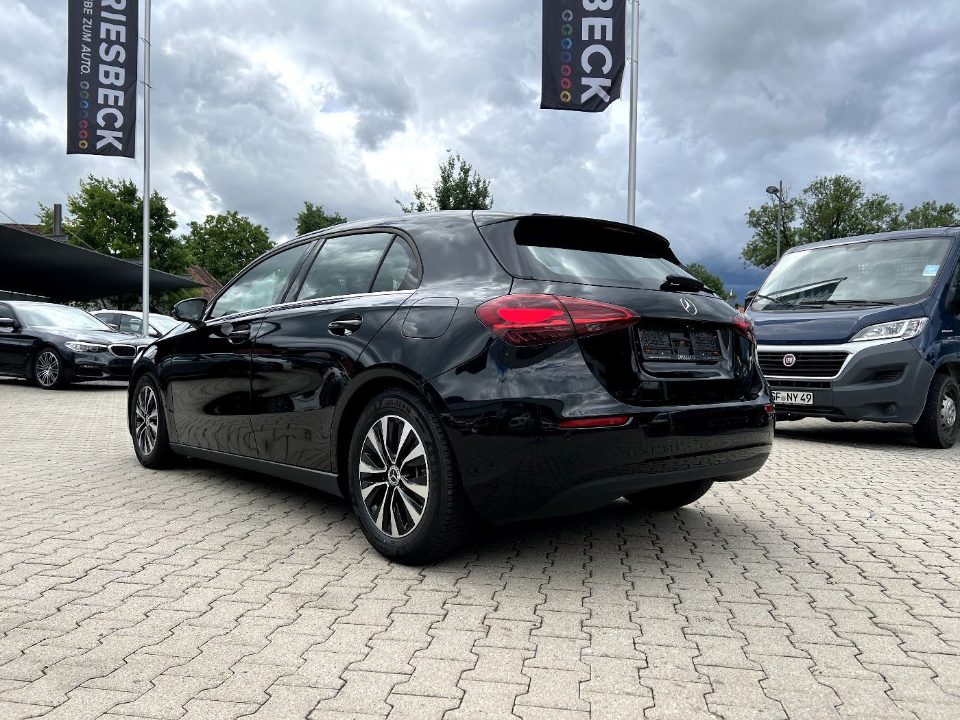 Mercedes-Benz A 180 DCT LED Navi Leder Rückfahrkamera DAB foto 2