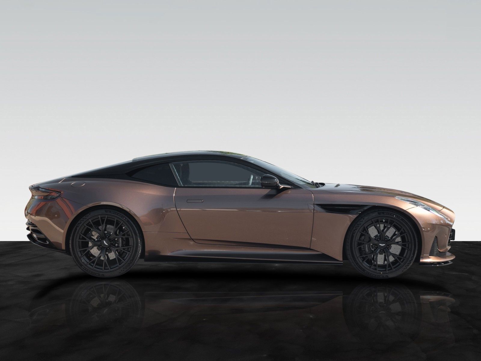 Aston Martin DB12 | Carbon Ceramic Brakes | B&W imagem 3