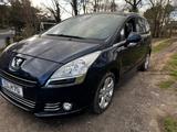 Peugeot 5008 1.6 Platinum 155 THP Platinum - Peugeot 5008: Platinum