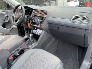 Volkswagen Tiguan - 8