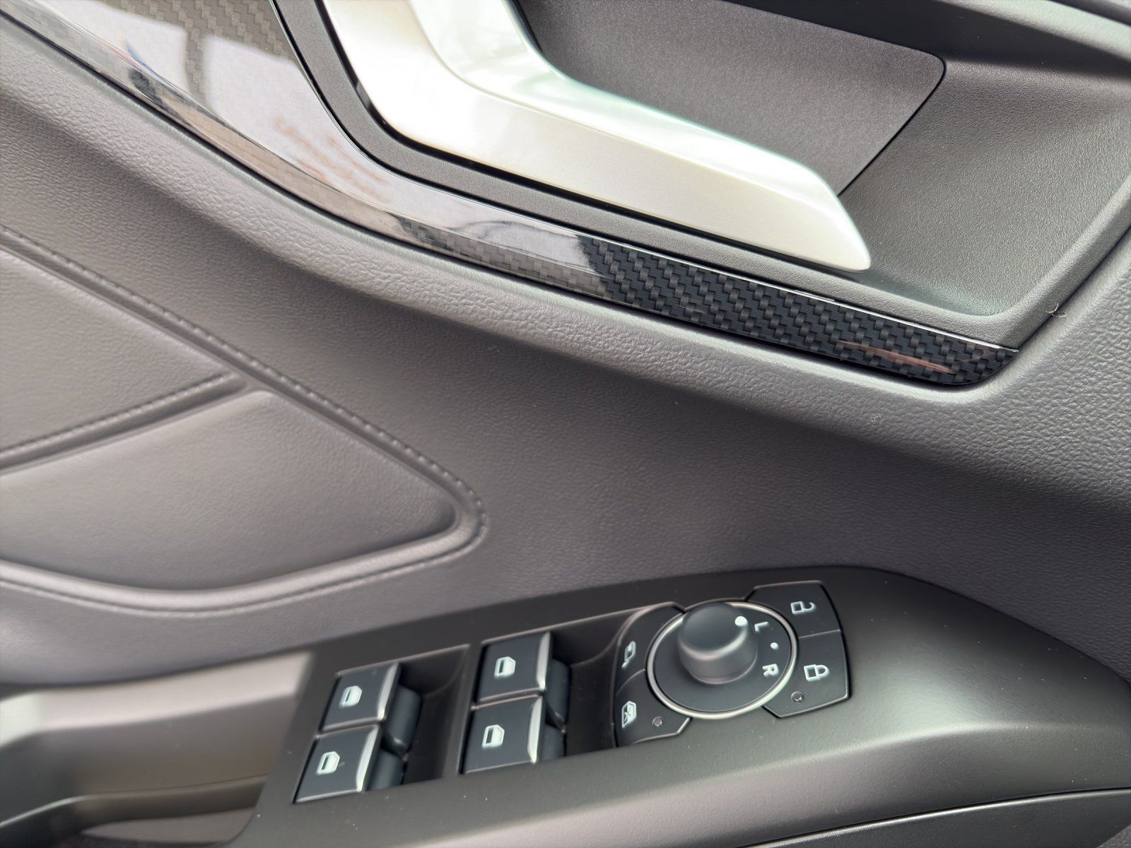 Fahrzeugabbildung Ford Focus ST-Line 5 Türer Styling Pak. Winter Pak.