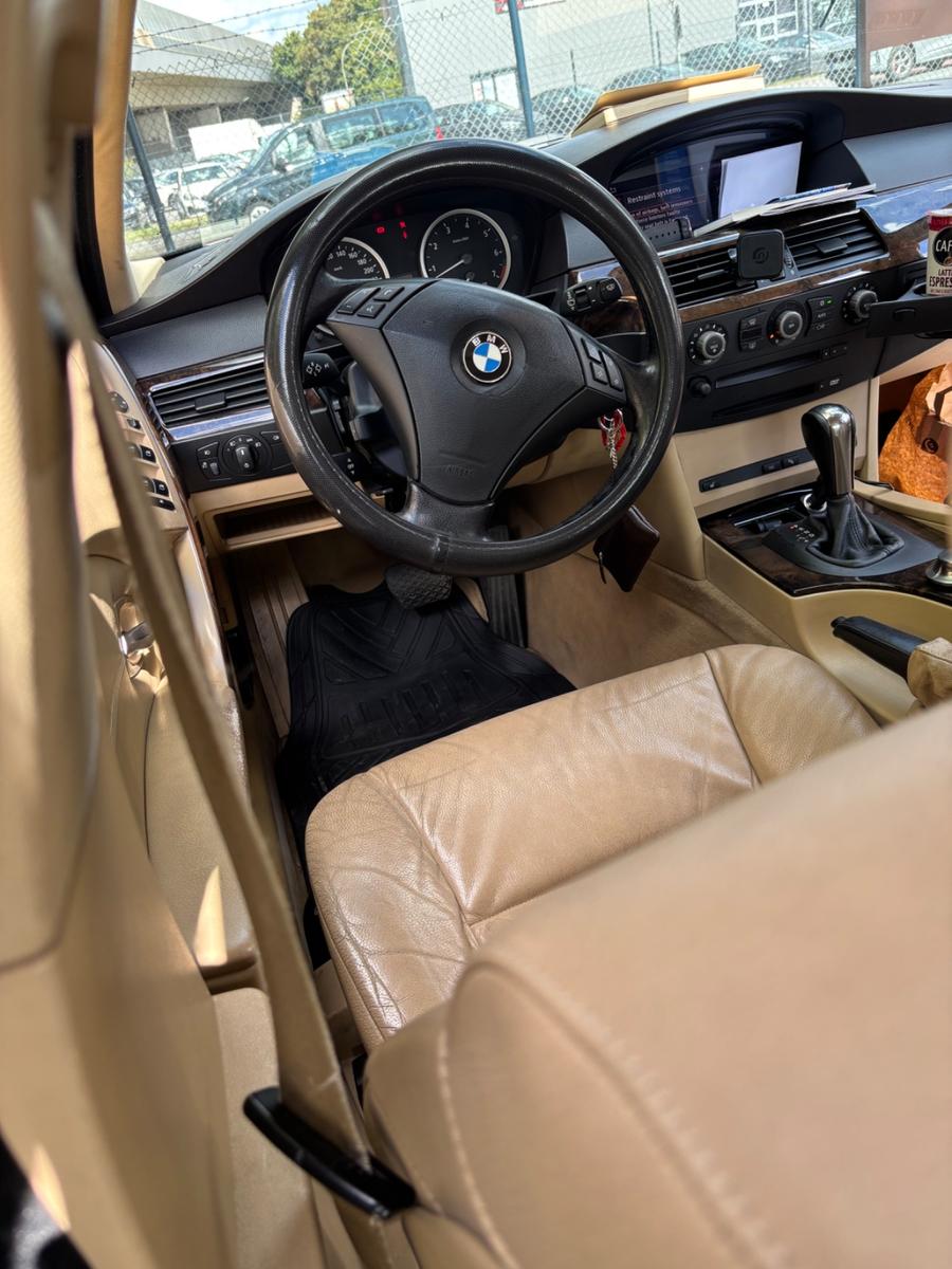 BMW 525 2005 — interior