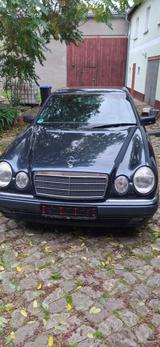 Mercedes-Benz E 230 ELEGANCE Elegance - schwarze Mercedes-Benz E 230