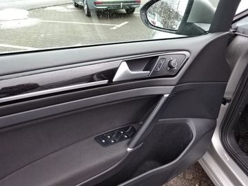 Fotografie 18 des VW Golf Variant VII 2.0 TDI Highline*AHK*LED*SHZ*Al