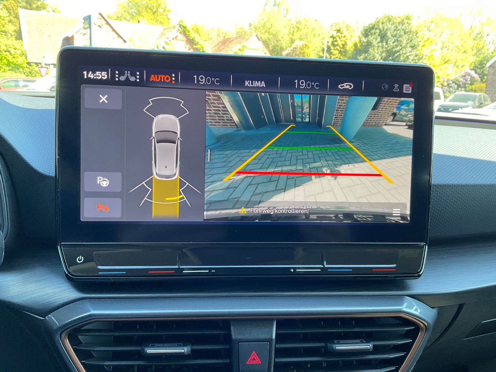 Fahrzeugabbildung CUPRA Leon 1.5 eTSI DSG,Kamera,Navi,LED,Carplay,ACC