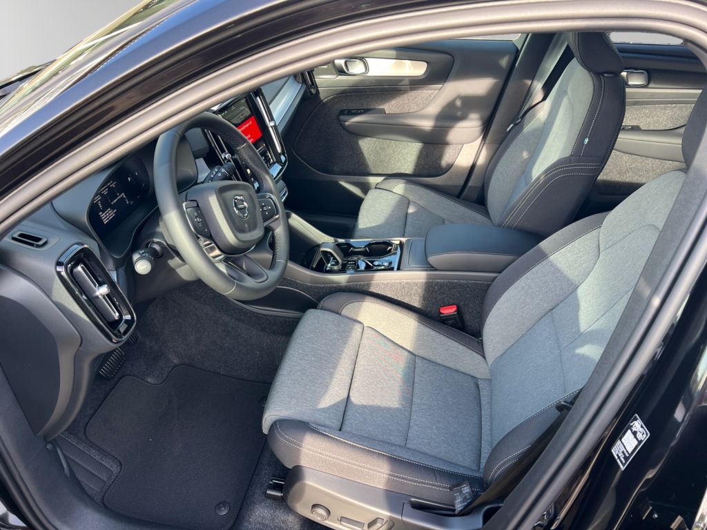 VOLVO XC40 B3 B DKG Plus Black Edition, FHZ VOLVO XC40 B3 B DKG Plus Black Edition, FHZ