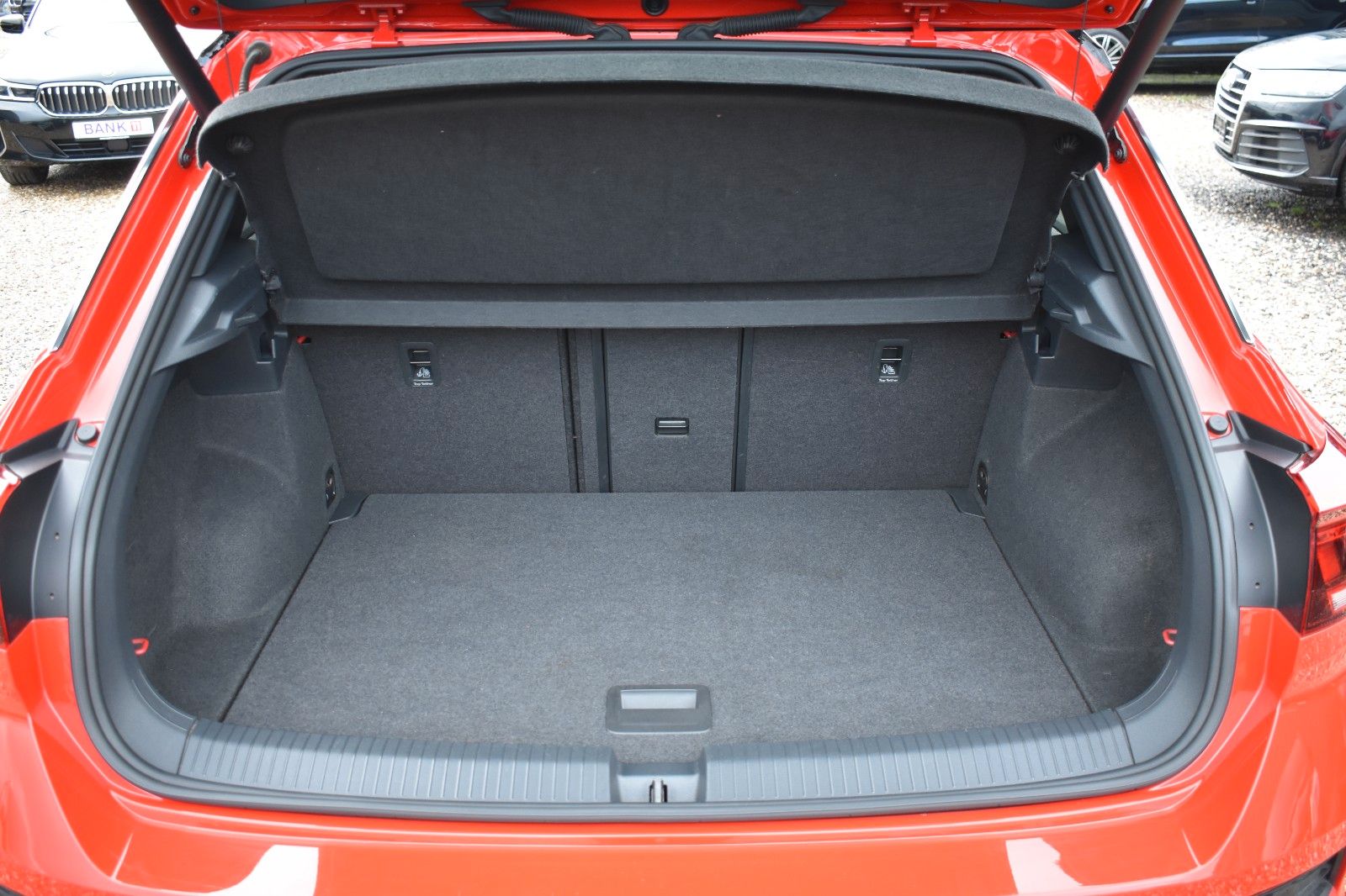 Fahrzeugabbildung Volkswagen T-Roc Sport 4Motion LED AHK Applecar Automatik