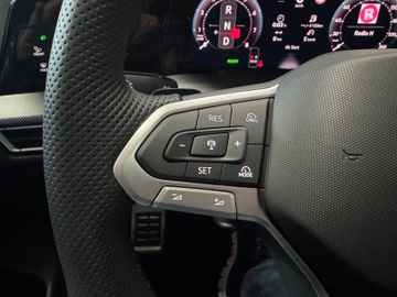 Volkswagen Golf VIII Variant 1.5 eTSI R-Line AHK*Pano*LED