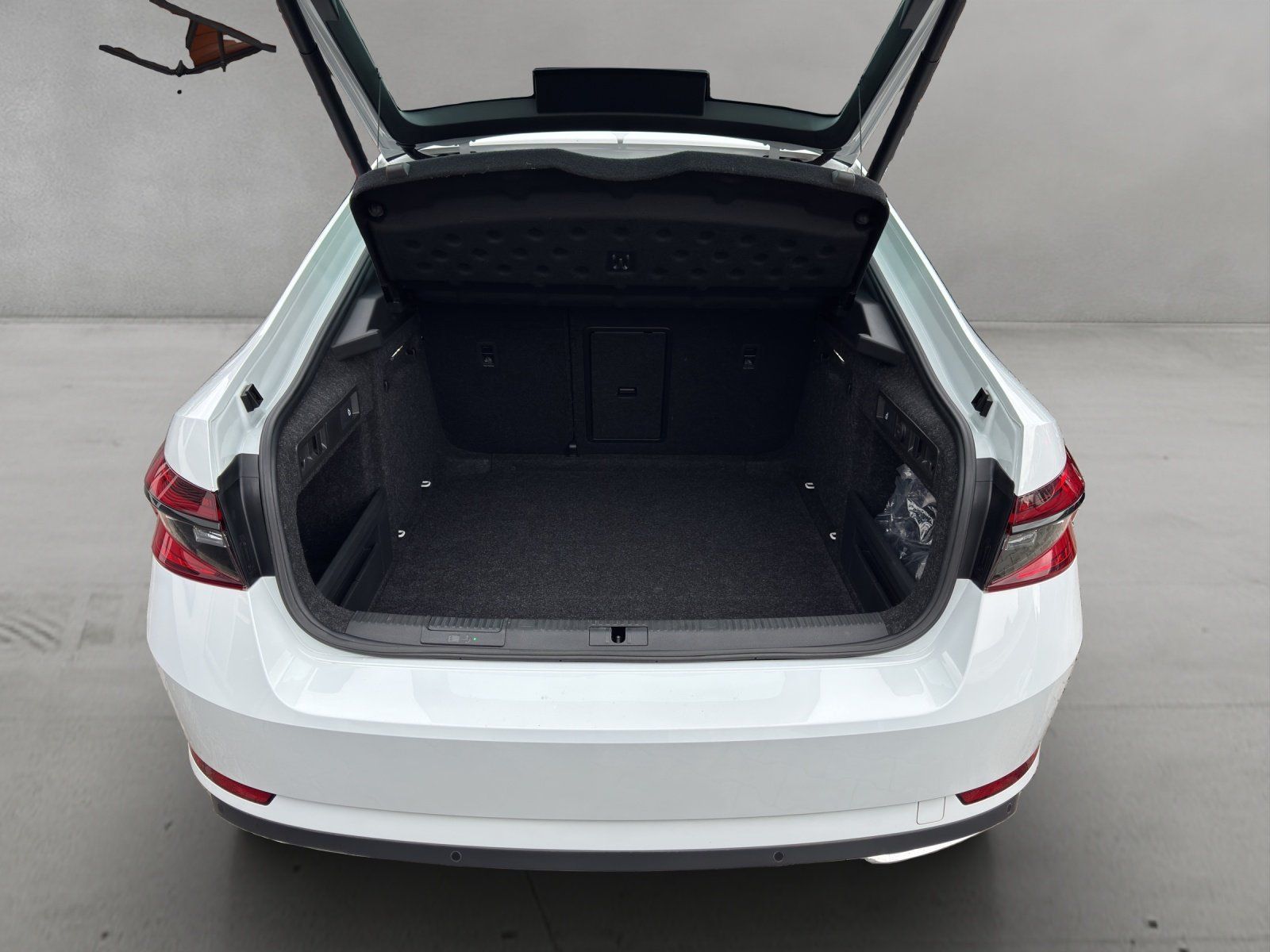 Fahrzeugabbildung SKODA Superb 2.0 TDI Sportline 4x4/AHK/KAMERA/ACC/STHZ