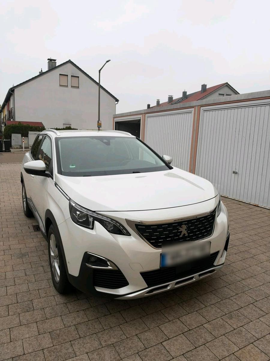 Peugeot e-3008